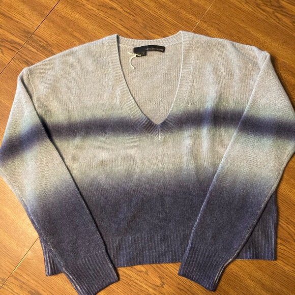 360 Cashmere Women’s Clover Sweater - Picture 3 of 11